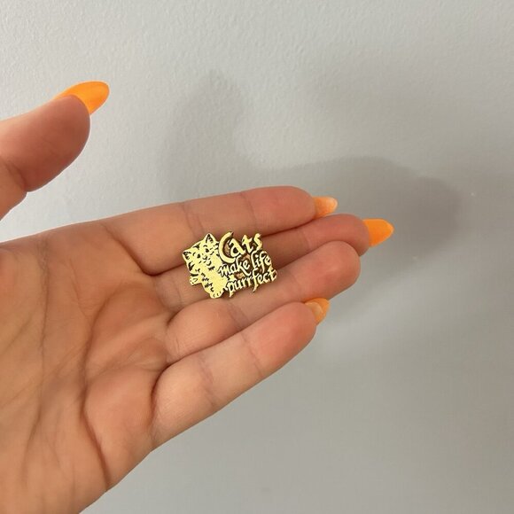 "Cats Make Life Purrfect" Collectible Lapel Hat Pin Cat Lady Flair Vintage - Picture 2 of 4